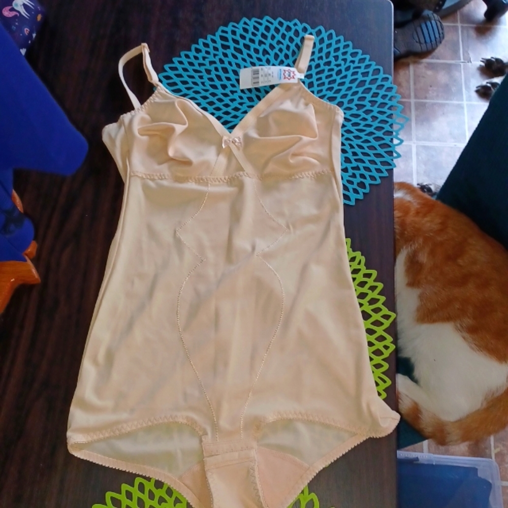 Bnwt One piece bra girdle c cup